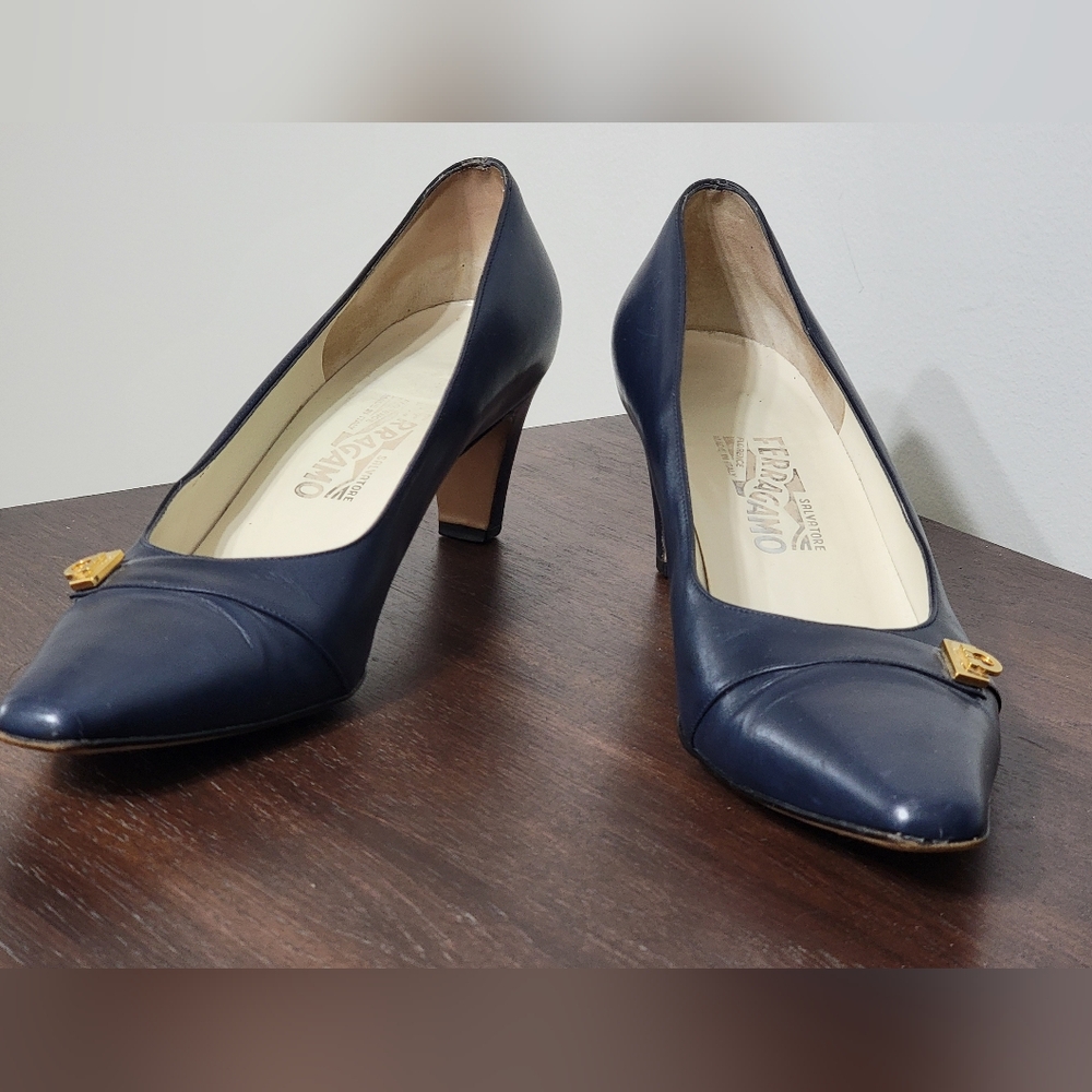 Salvatore Ferragamo Made in Italy Navy Blue Leather Pumps Women's Size 10 2A - Picture 12 of 14